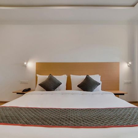 Hotel Townhouse Ss Aero Prime Shamshabad Esterno foto
